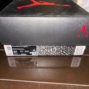 Air Jordan 3 Retro Hide n Sneak 3’s 4.5Y